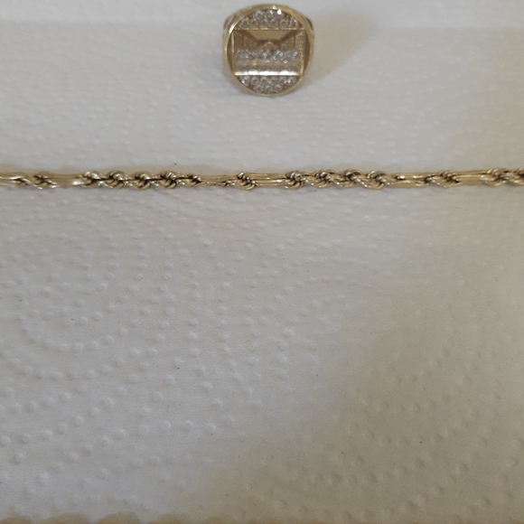 Gold jewelry bundle of (4) unisex - Picture 4 of 16